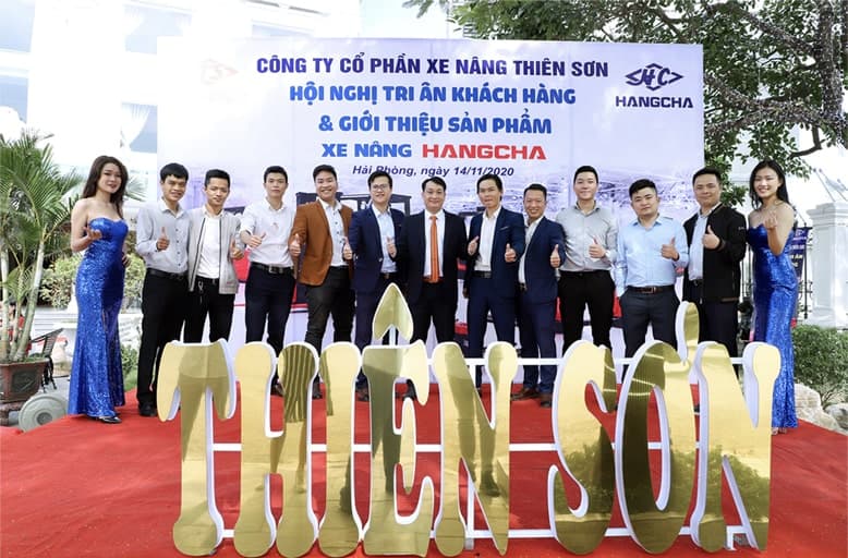 Tập thể CBNV Công Ty cổ phần xe nâng Thiên Sơn